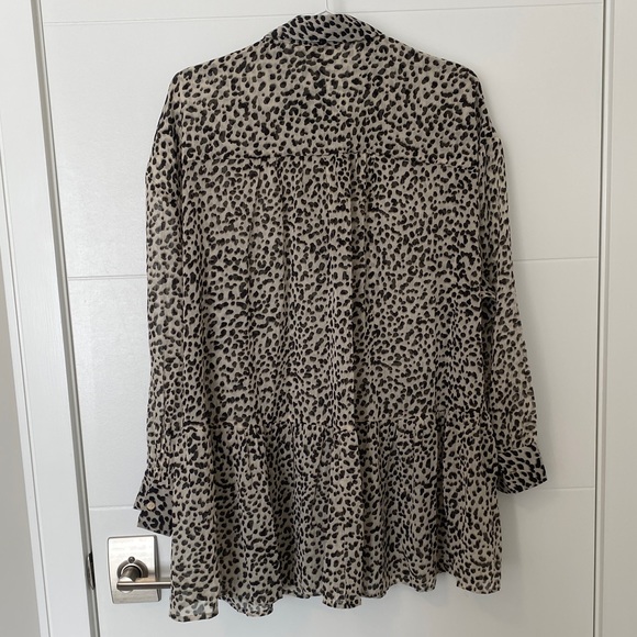 H&M sheer crepe spotted blouse with ruffle hem - Picture 2 of 4